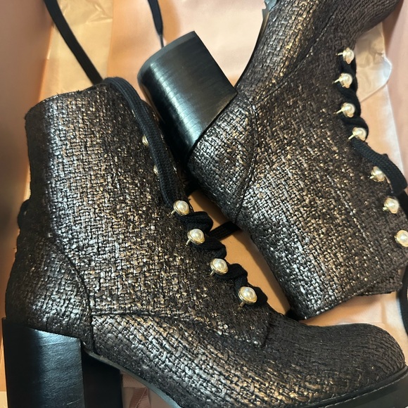 Stuart Weitzman booties with block heel - Picture 2 of 10